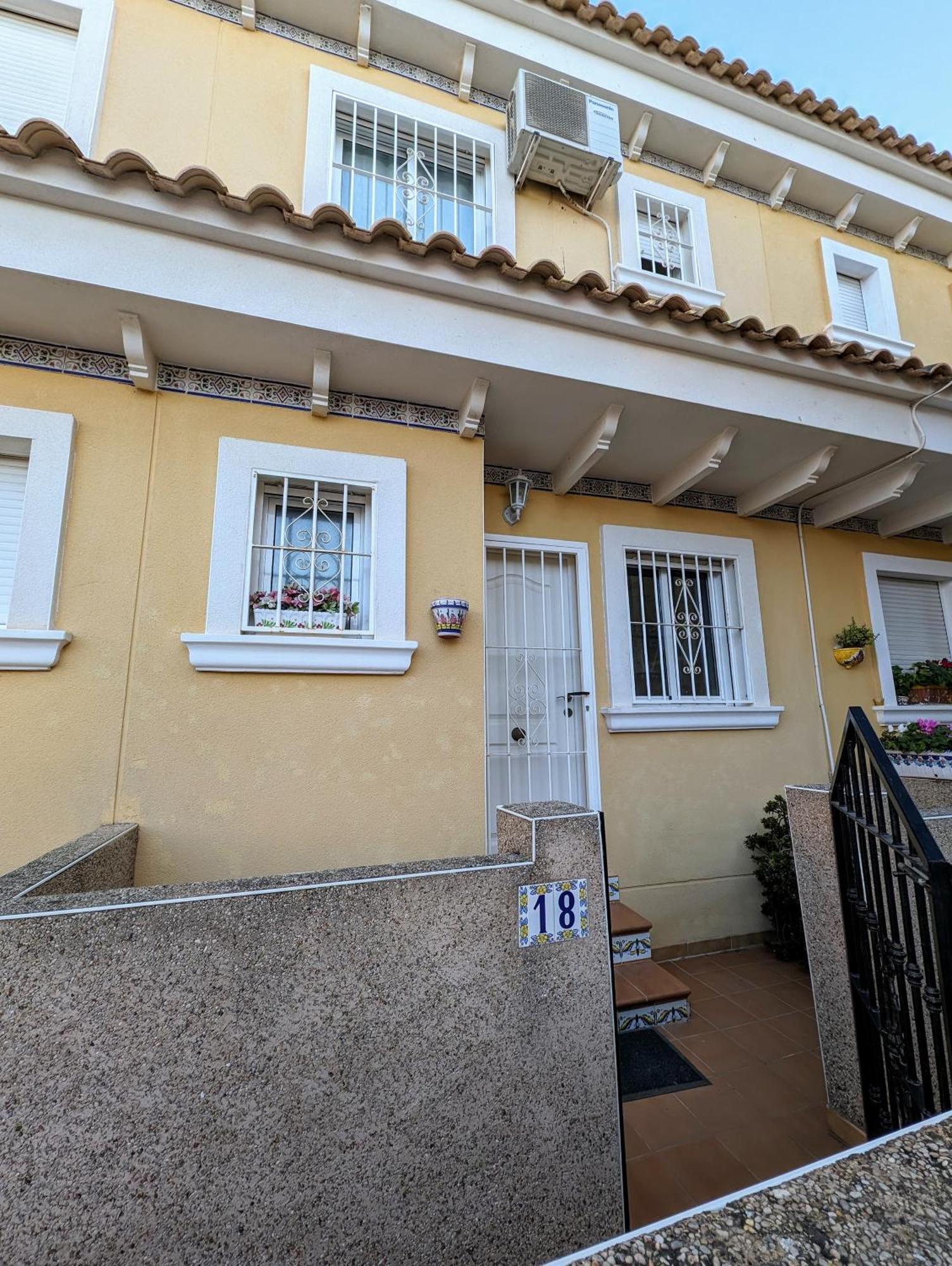 2 Bedroom Algorfa Townhouse With Pool Castillo de Montemar المظهر الخارجي الصورة